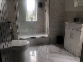 Apartment | Bathroom | Shower, hair dryer, towels