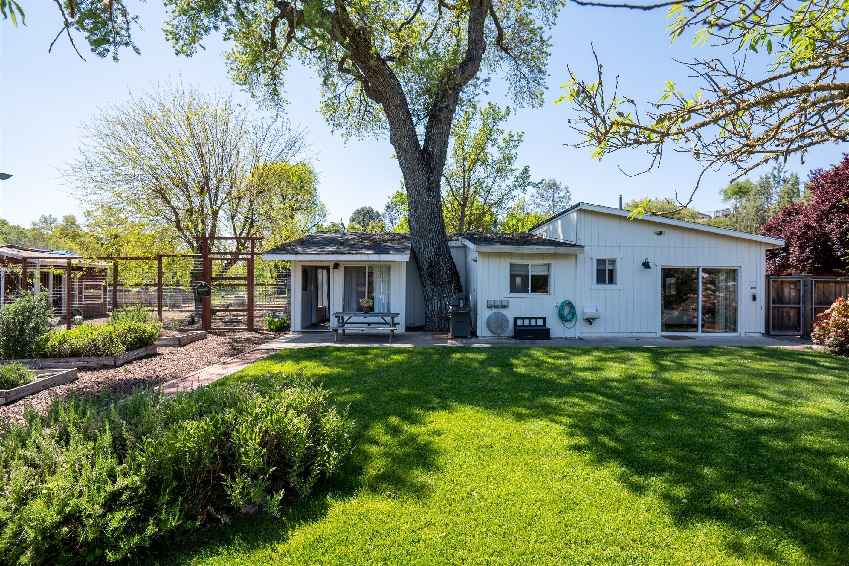 Wildwood Cottage-Family Friendly Wine Country Stay