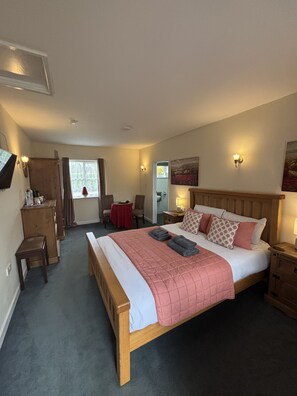Comfort Double Room, Accessible, Ensuite - The Half Moon Inn (Diss)