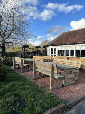 Children’s play area – outdoor