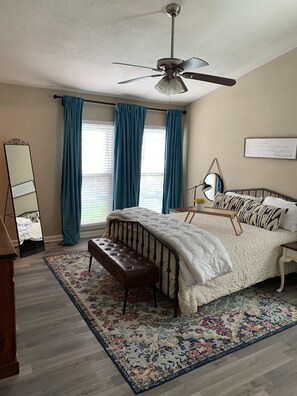 3 makuuhuonetta, silitysrauta/-lauta, ilmainen Wi-Fi, vuodevaatteet