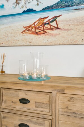 Interior detail - Beachfront Bliss 3-bedroom Apartment with Sea View 4 (Trinity Beach)