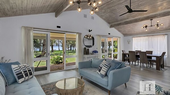 Smart TV, fireplace - Sunset Escape - Reserve Waterfront w/ Kayaks (Chain Valley Bay)