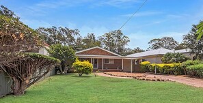 Exterior - Sunset Escape - Reserve Waterfront w/ Kayaks (Chain Valley Bay)