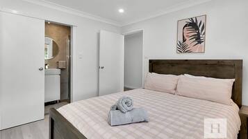 3 bedrooms, iron/ironing board, free WiFi, bed sheets