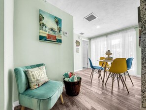 Interior - Newly renovated Cozy Beach Cottage B 1/2 of a duplex, 3min walk to beach (Holmes Beach)