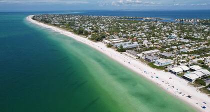 Charming 2bed AMI Beach Cottage 1/2 of a duplex, 3min walk to beach