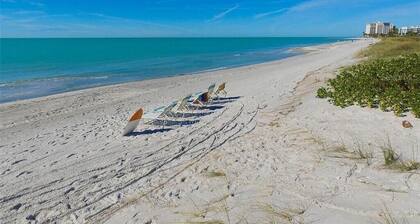 Newly renovated  Cozy Beach Cottage B 1/2 of a duplex, 3min walk to beach