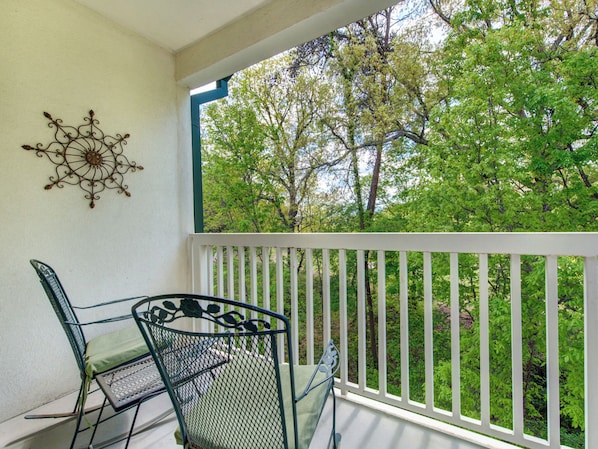 Condo (1 Bedroom) | Front of property