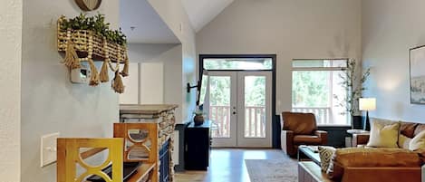 Condo (3 Bedrooms) | Property amenity