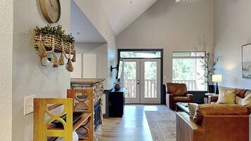 Condo (3 Bedrooms) | Property amenity