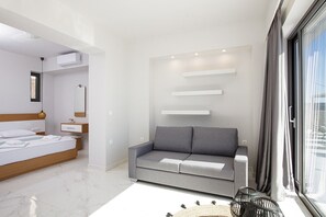 4 bedrooms, iron/ironing board, travel crib, free WiFi