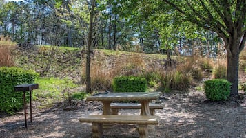 Condo (3 Bedrooms) | Property amenity