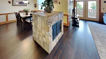 Condo (3 Bedrooms) | Property amenity