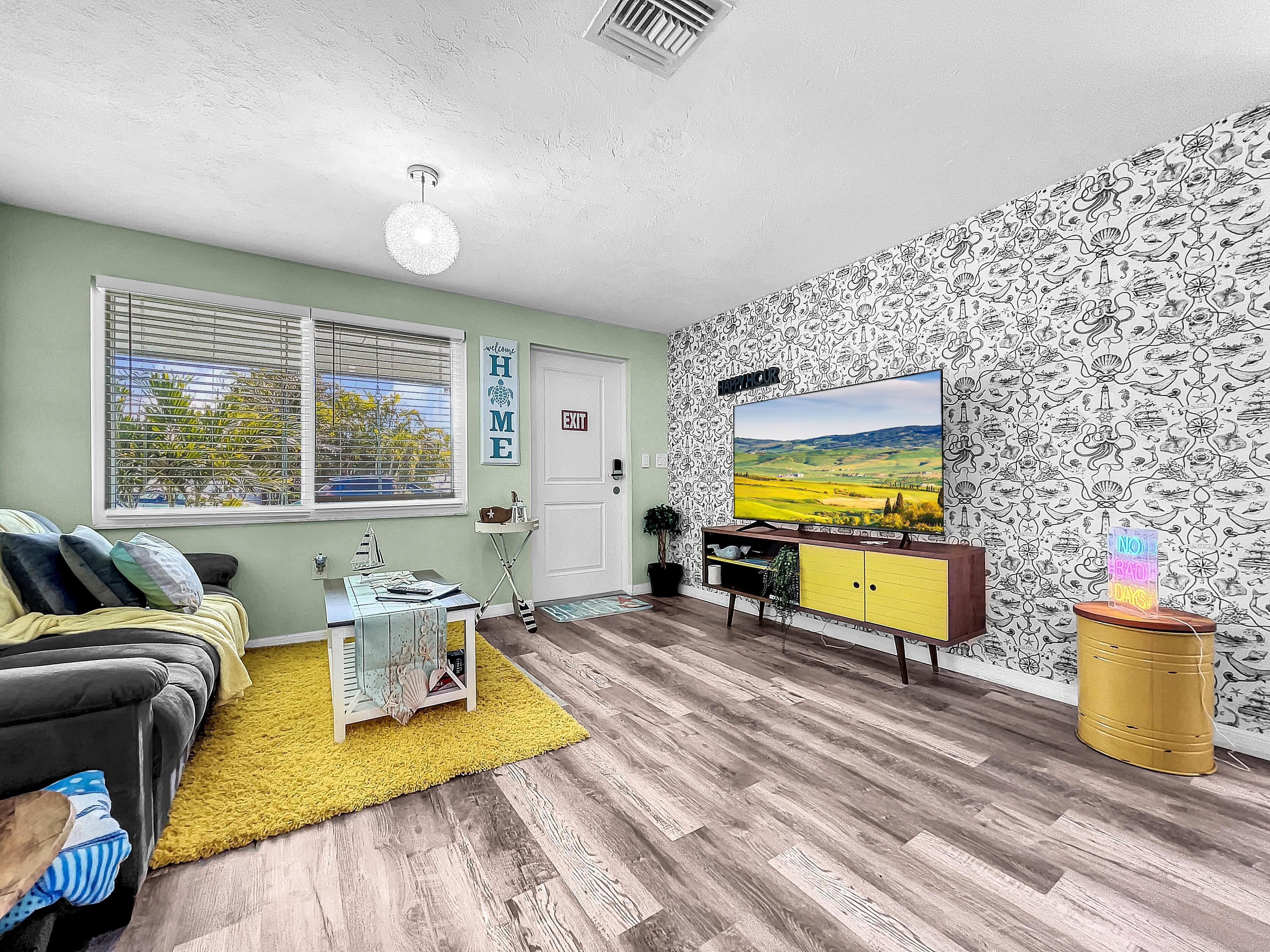 Newly Renovated  Cozy Beach Cottage A1/2 Of A Duplex, 3min Walk To Beach - Holmes Beach, FL