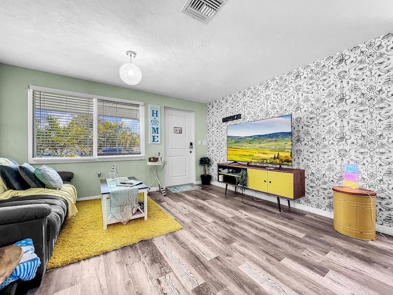 Newly Renovated Cozy Beach Cottage A1/2 Of A Duplex, 3min Walk To Beach - Holmes Beach, FL