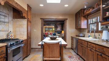 House (3 Bedrooms) | Property amenity