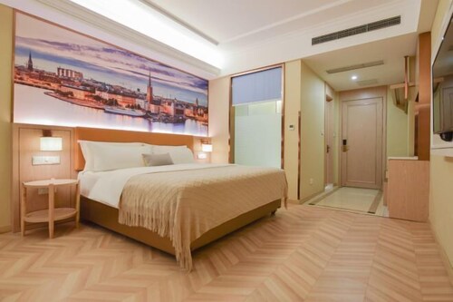 Hexi Hotel (Tongliang Wanda Plaza Branch)