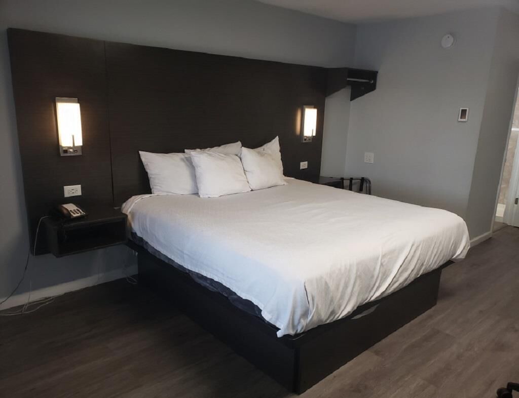 King Bed Smoking at Envi Boutique Hotel