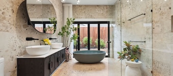 Saltwater FIELD-650m to beach+8m heated*POOL-6 bedrooms, max22 guests + FOXTEL