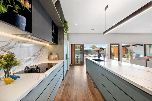 Saltwater FIELD-650m to beach+8m heated*POOL-6 bedrooms, max22 guests + FOXTEL