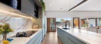 Saltwater FIELD-650m to beach+8m heated*POOL-6 bedrooms, max22 guests + FOXTEL