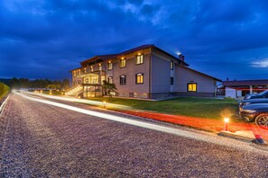 Unclassified image, 2 of 44, button - Stejarii Resort (Ineu)