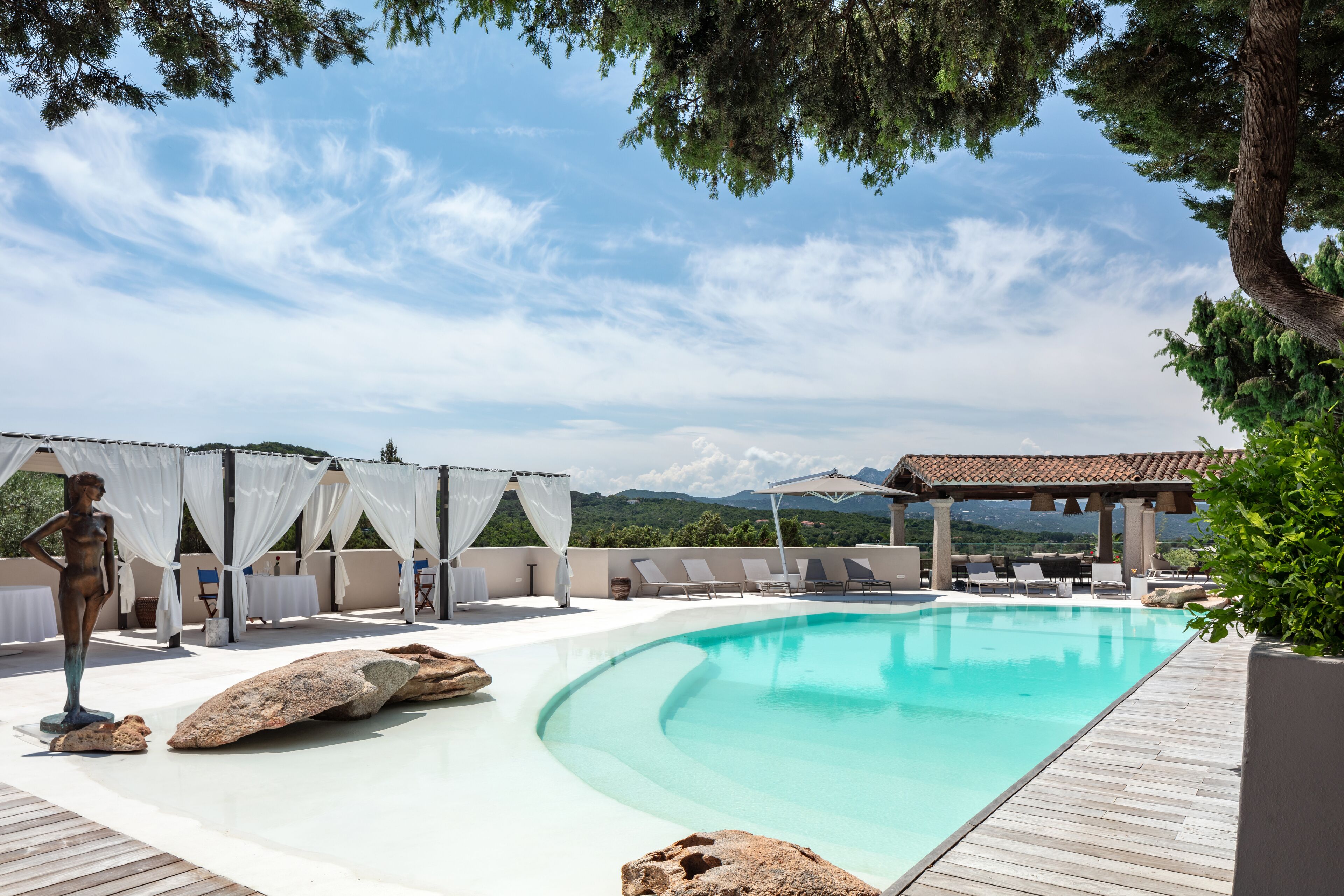 3 Außenpools, Sonnenschirme, Liegestühle