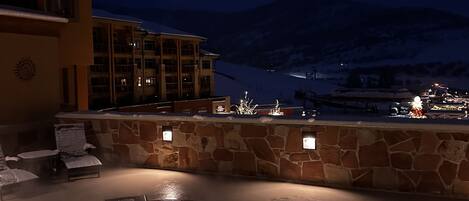 Banyera d'hidromassatge a l'aire lliure