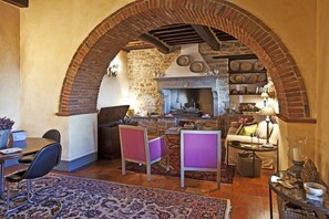 Dining - Stunning private villa for 8 people with WIFI, private pool, A/C, TV, veranda and panoramic view (Cortona)