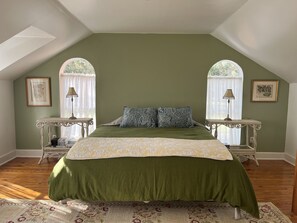 1 bedroom, iron/ironing board, free WiFi, bed sheets - Azalea Farmhouse (McIntosh)