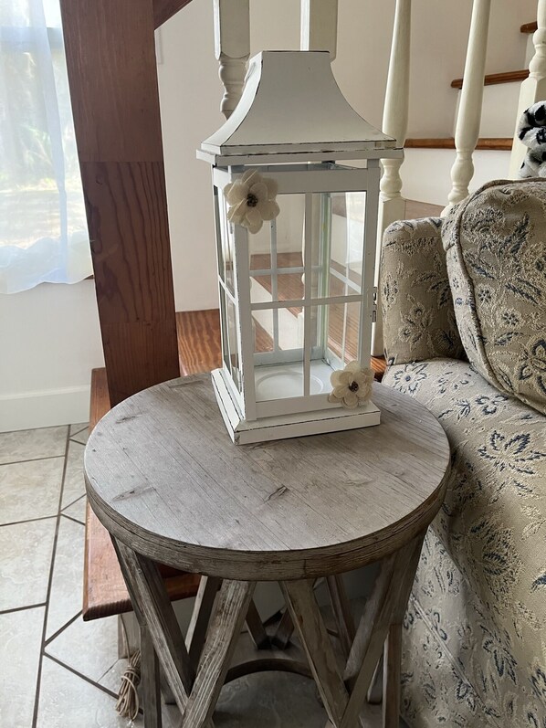 Interior - Azalea Farmhouse (McIntosh)