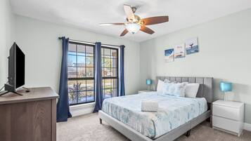 3 slaapkamers, een strijkplank/strijkijzer, reisbedje, gratis wifi