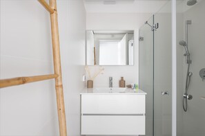 Apartment | Badezimmer | Haartrockner, Handtücher