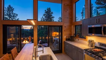 Køleskab, mikrobølgeovn, ovn, kogeplade