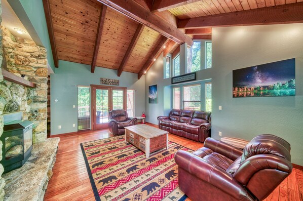 Smart-TV, Kamin, Videospiele, DVD-Player