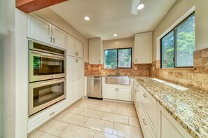 Fridge, microwave, oven, stovetop - Graeagle and the Lost Sierra Awaits You! (Graeagle)