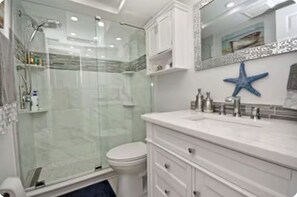 Shower, hair dryer, towels, soap - The Summer Wind @ Manasota Key (Englewood)