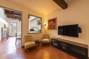 TV - Canacci apartment in Florence by Mmega (Firenze)