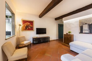 TV - Canacci apartment in Florence by Mmega (Firenze)
