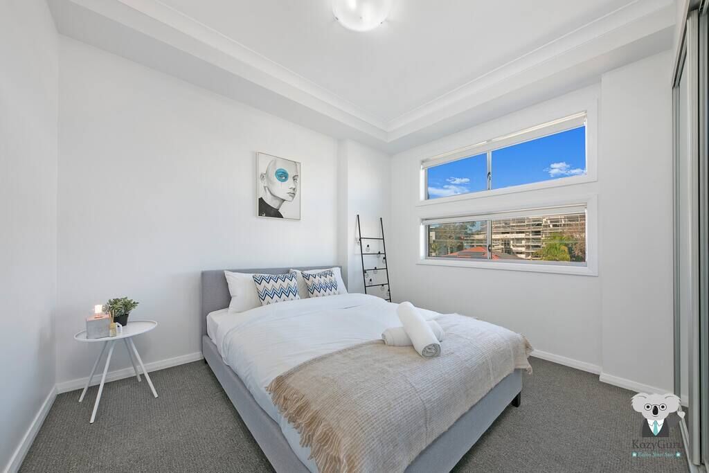 KOZYGURU | Wentworthville | Kozy 2 Bed 1 Bath APT | Street Parking — image 9