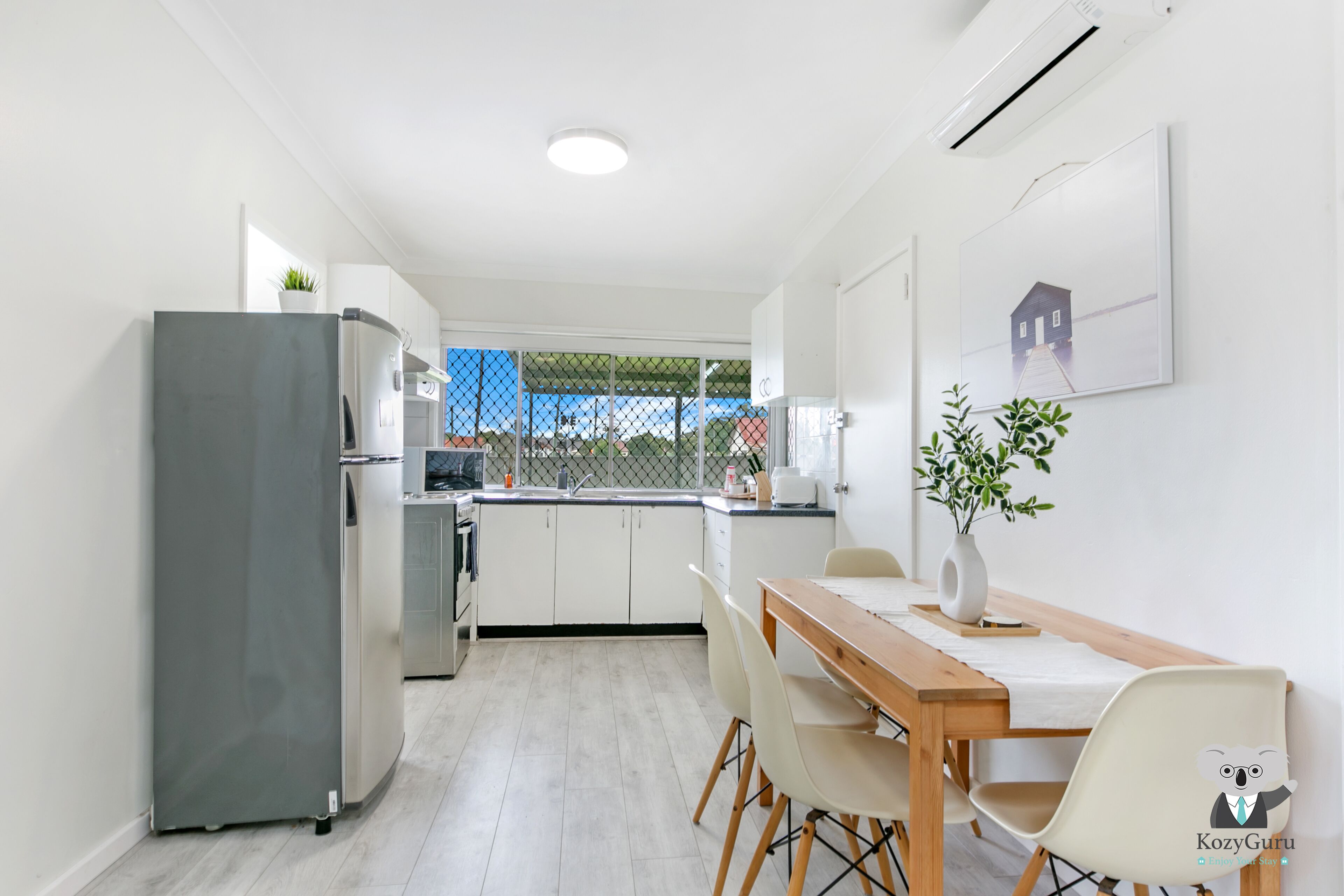 KOZYGURU | Fairfield | 3 Bedroom Comfy House with FREE PARKING