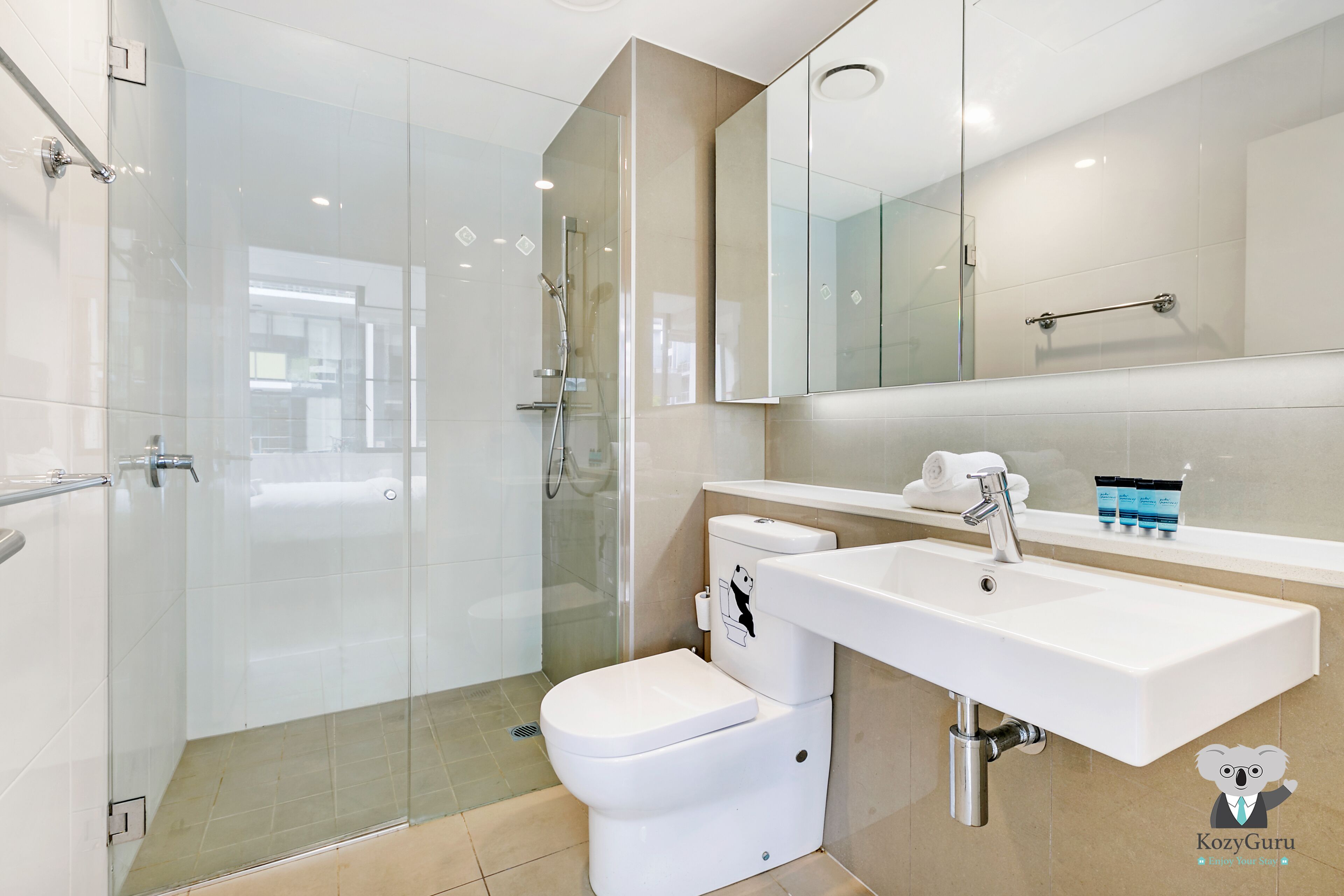 KOZYGURU | Mascot  2 Bed APT | FREE Double-PARKING — image 11