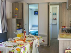 Dining - Nice apartment in villa for 5 people with WIFI, pool, A/C and terrace (Balatonfüred)