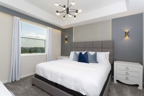 2 Schlafzimmer, Schreibtisch, Bügeleisen/Bügelbrett, Reisekinderbett