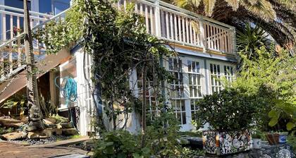 TREETOPS PENTHOUSE ROSE BAY, SYDNEY 3 BEDROOMS LOUNGE KITCHEN/GARAGE PARKING