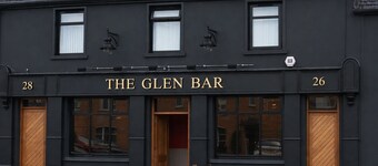 Central 2-Bed Apt, Sleeps 5 above Great Derry Pub