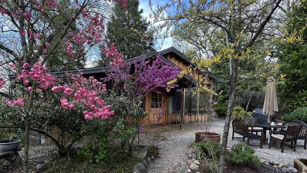 A wooden cabin with a gravel path leading to a patio area. - Starview Ranch: 3 homes w/ 7 bdrms, pool, sauna, spa & gym on 50 beautiful acres (Miramonte)