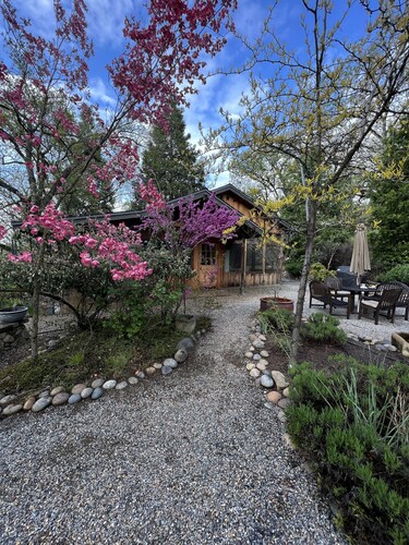 Starview Ranch: 3 homes w/ 7 bdrms, pool, sauna, spa & gym on 50 beautiful acres