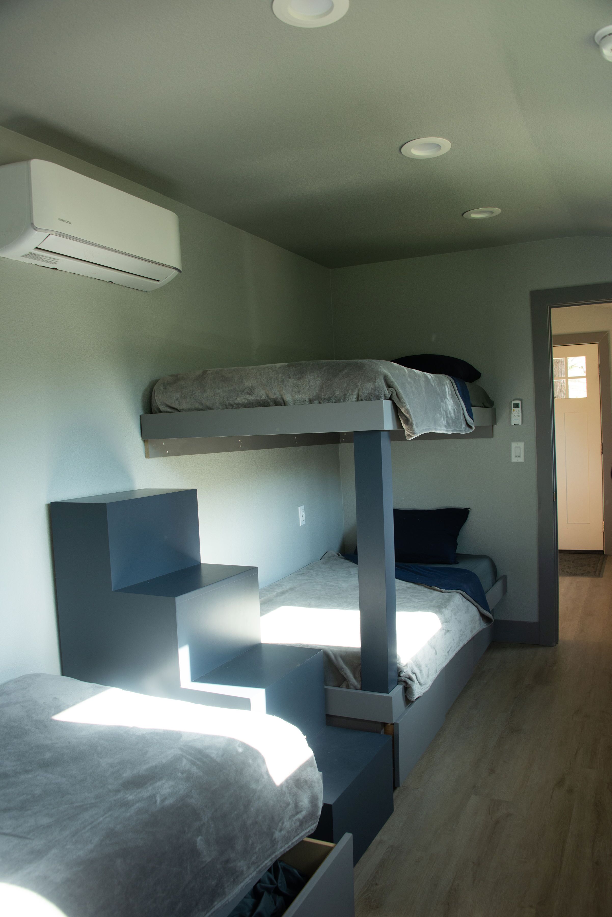 Bunkhouse lower bedroom